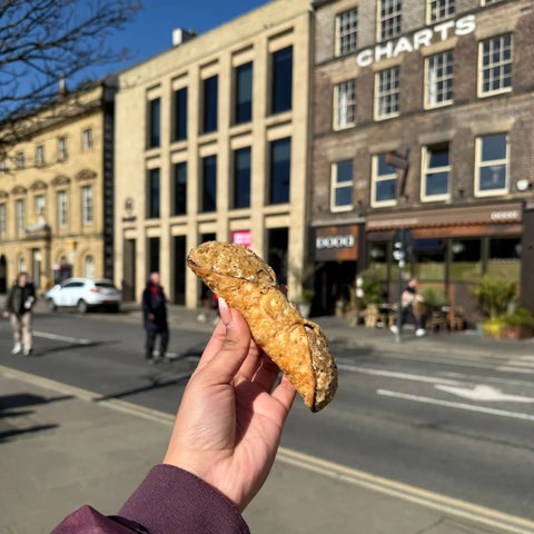 Cannoli – Hazelnut & Walnut (Delivery)